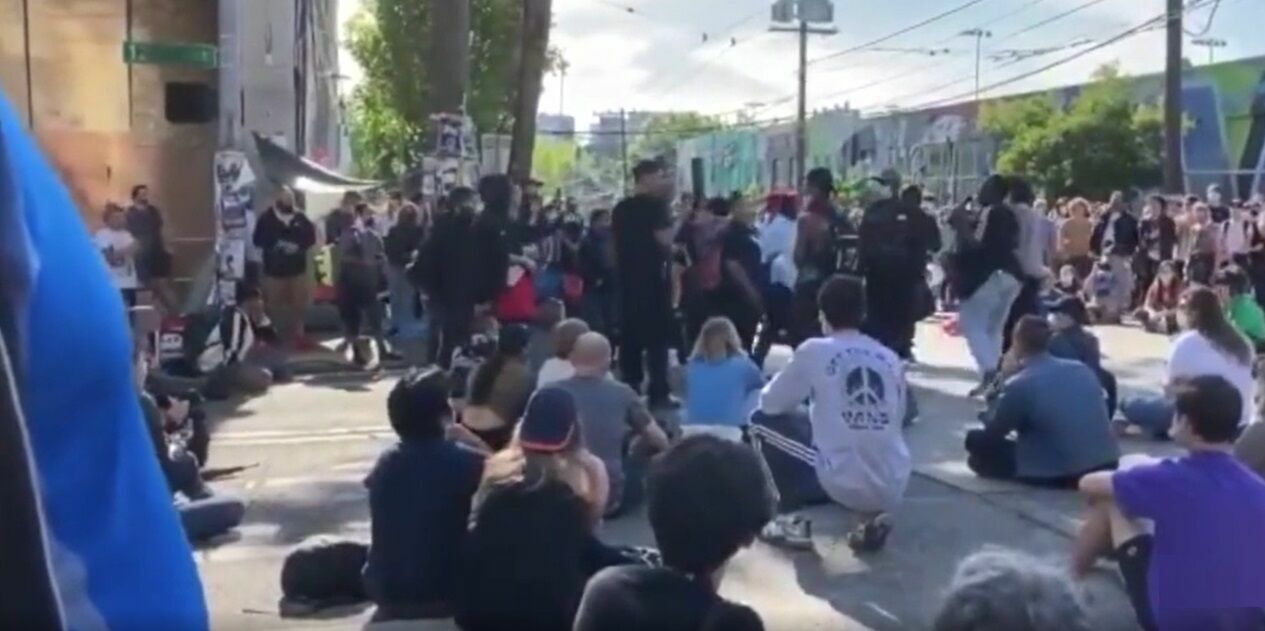 Протестующие провозгласили автономию в одном из районов Сиэтла