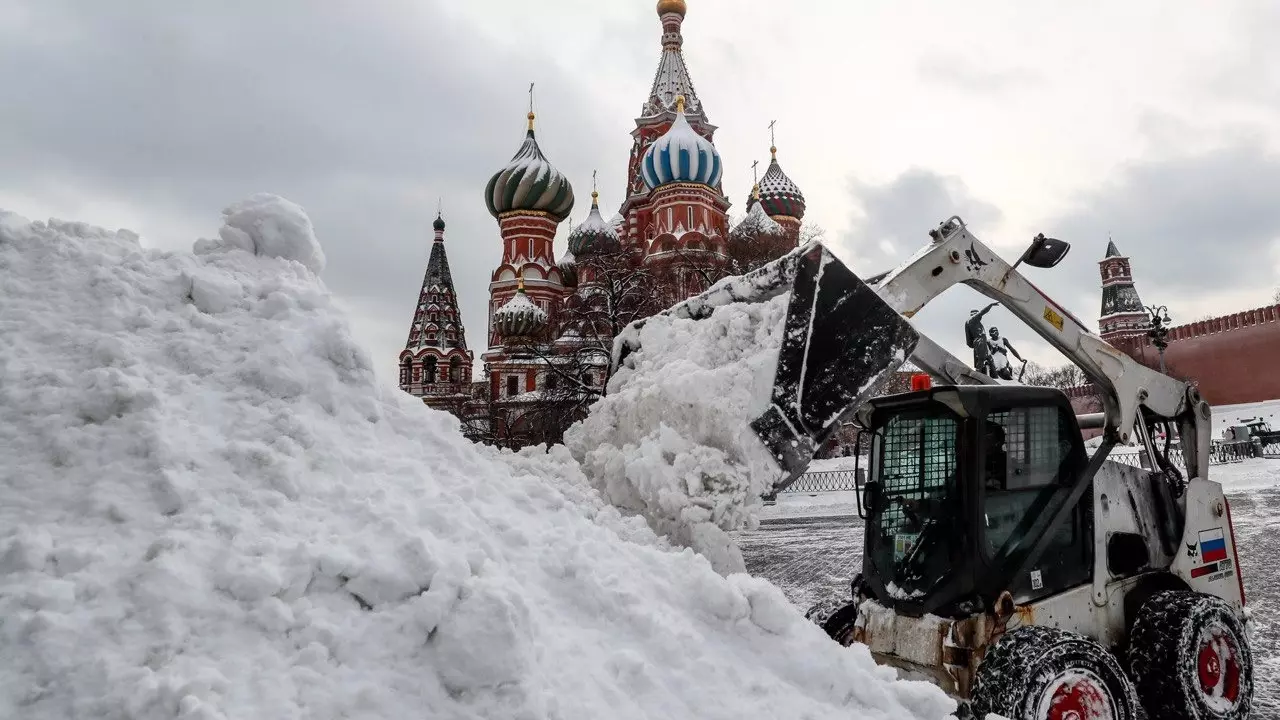 Мощный циклон принесет в европейскую часть России сильнейший снегопад