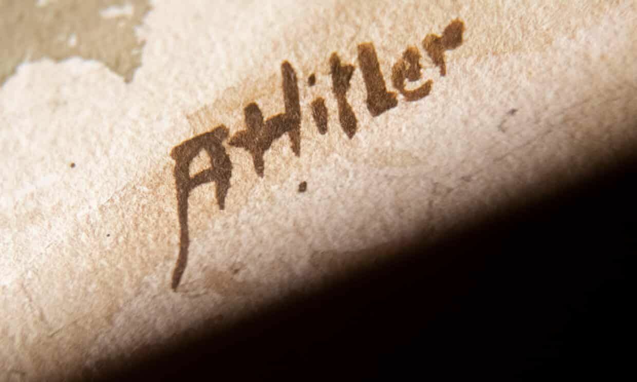 На аукционе в Нюрнберге картины и вещи Гитлера остались без покупателей