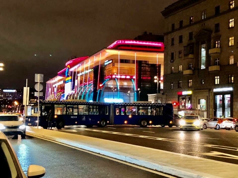 ФотКа дня: Москву «благоустроили» так, что и автобусам уже негде развернуться