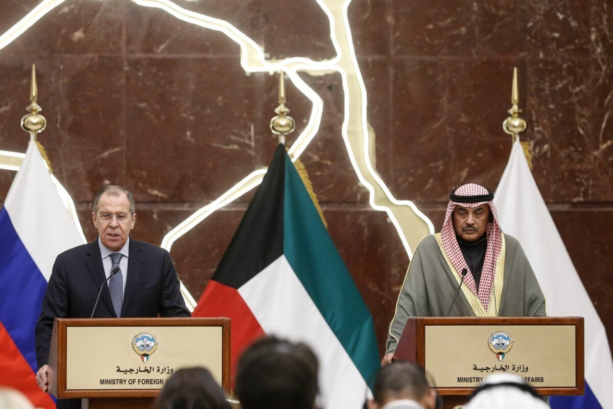 Глава МИД России Сергей Лавров и министр иностранных дел Кувейта Сабах Аль-Халед Ас-Сабах на пресс-конференции 6 марта в Кувейте