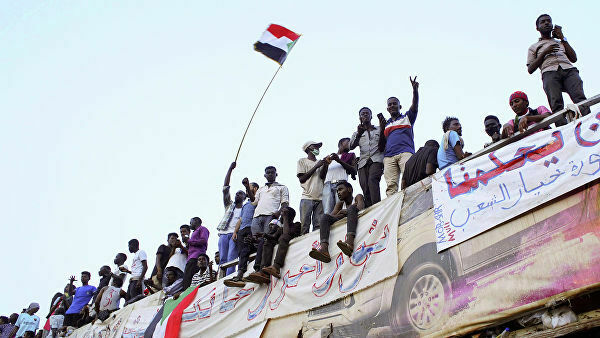 Вначале митинги, потом - переворот. Эксперты оценили ситуацию в Судане