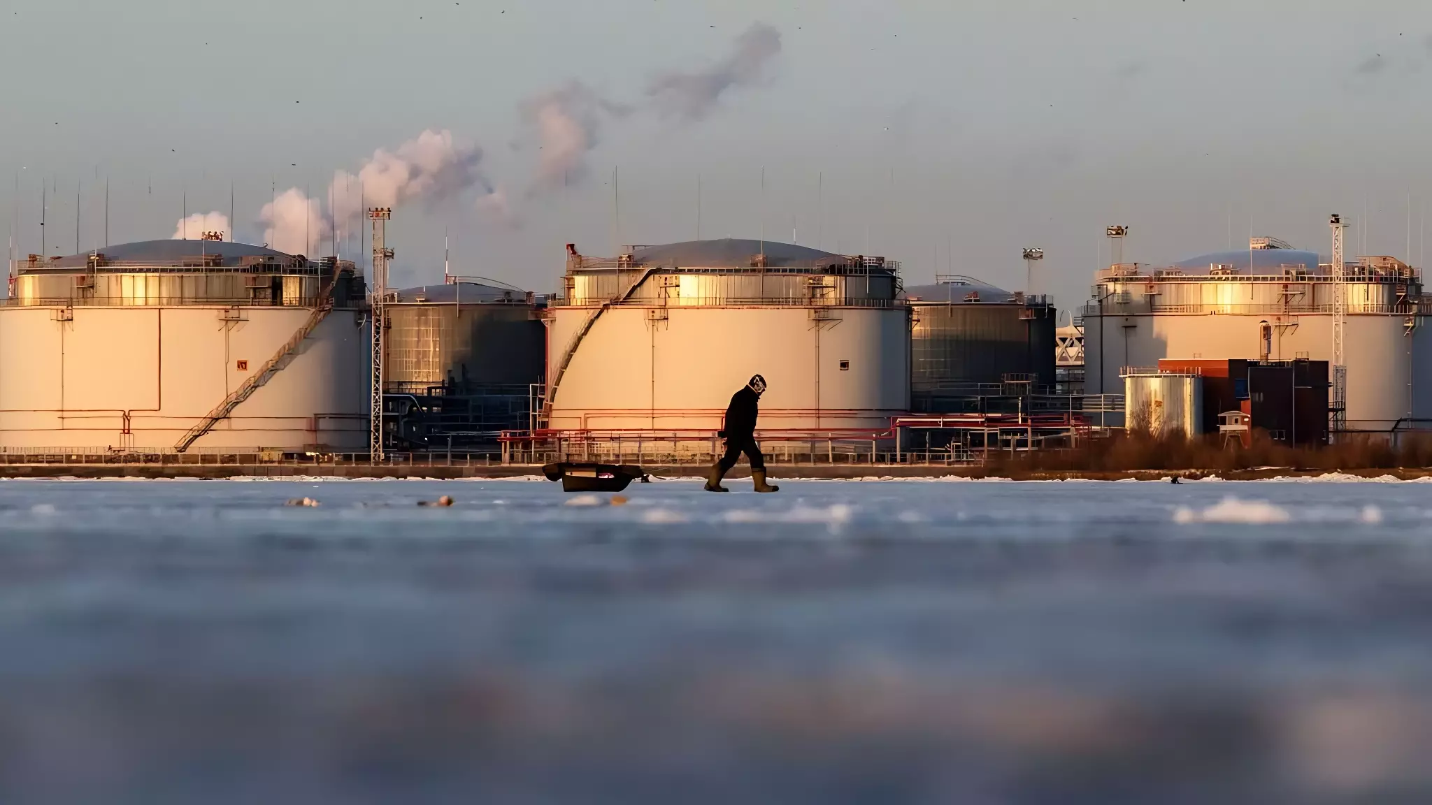 Грузить в танкеры эту нефть становится для России все сложнее