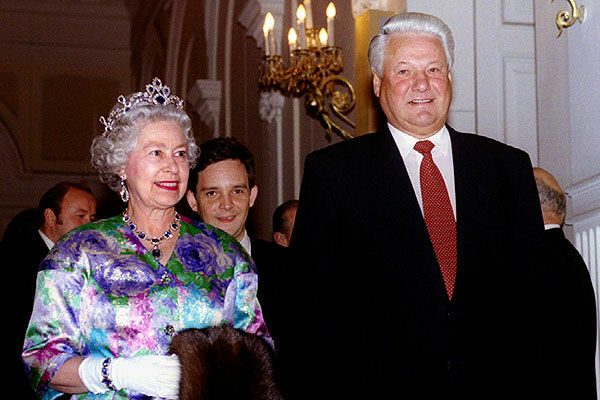 Британская королева делала Борису Ельцину подарки с подтекстом