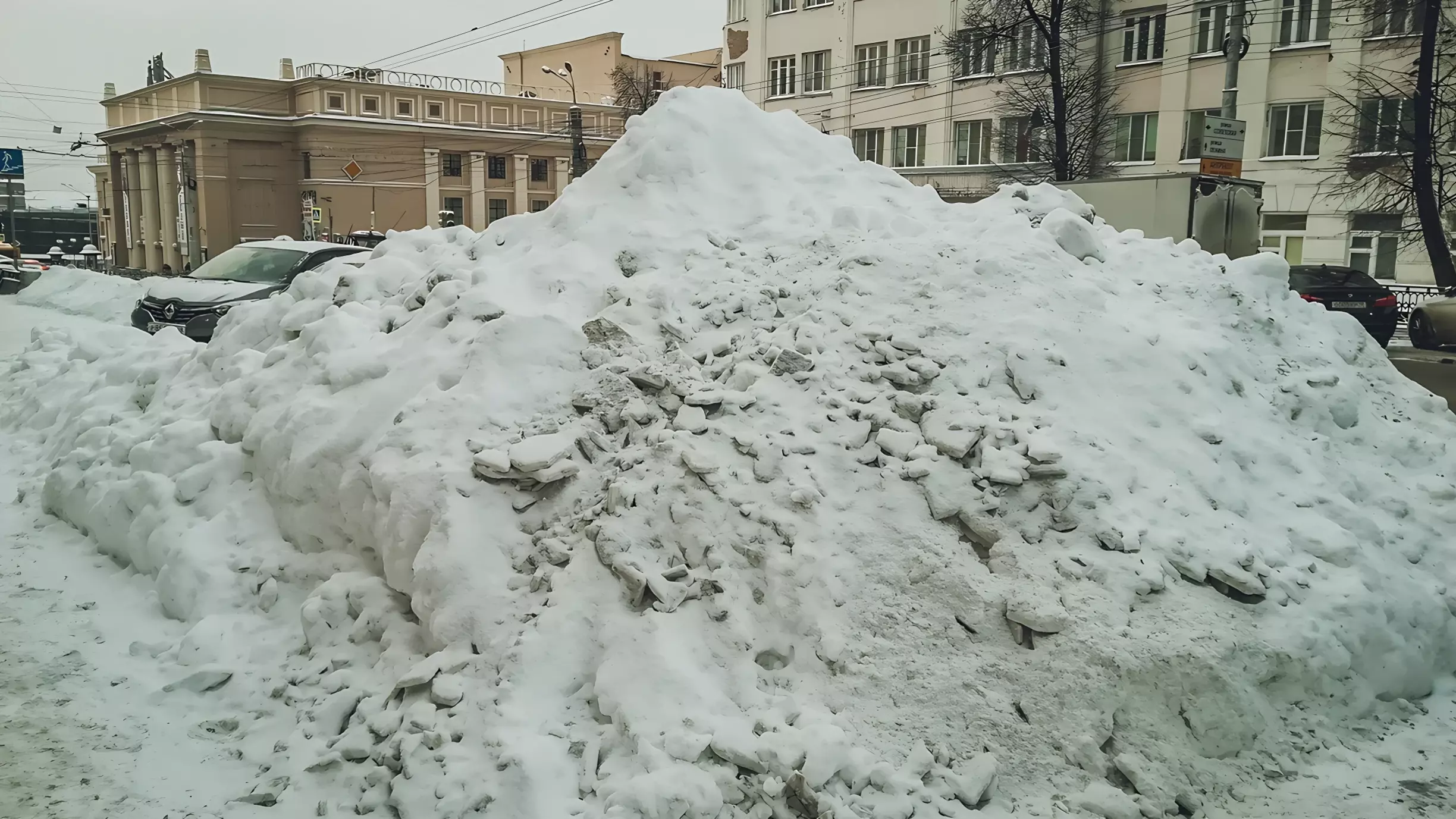 Гребите сами: жителей московского района призвали самих убирать снег