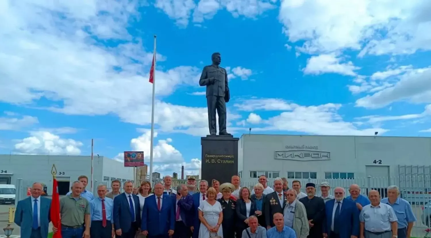 В Псковской области на территории завода «Микрон» был установлен 8-метровый памятник Сталину фото: страница Владимира Лепёхина в Telegram