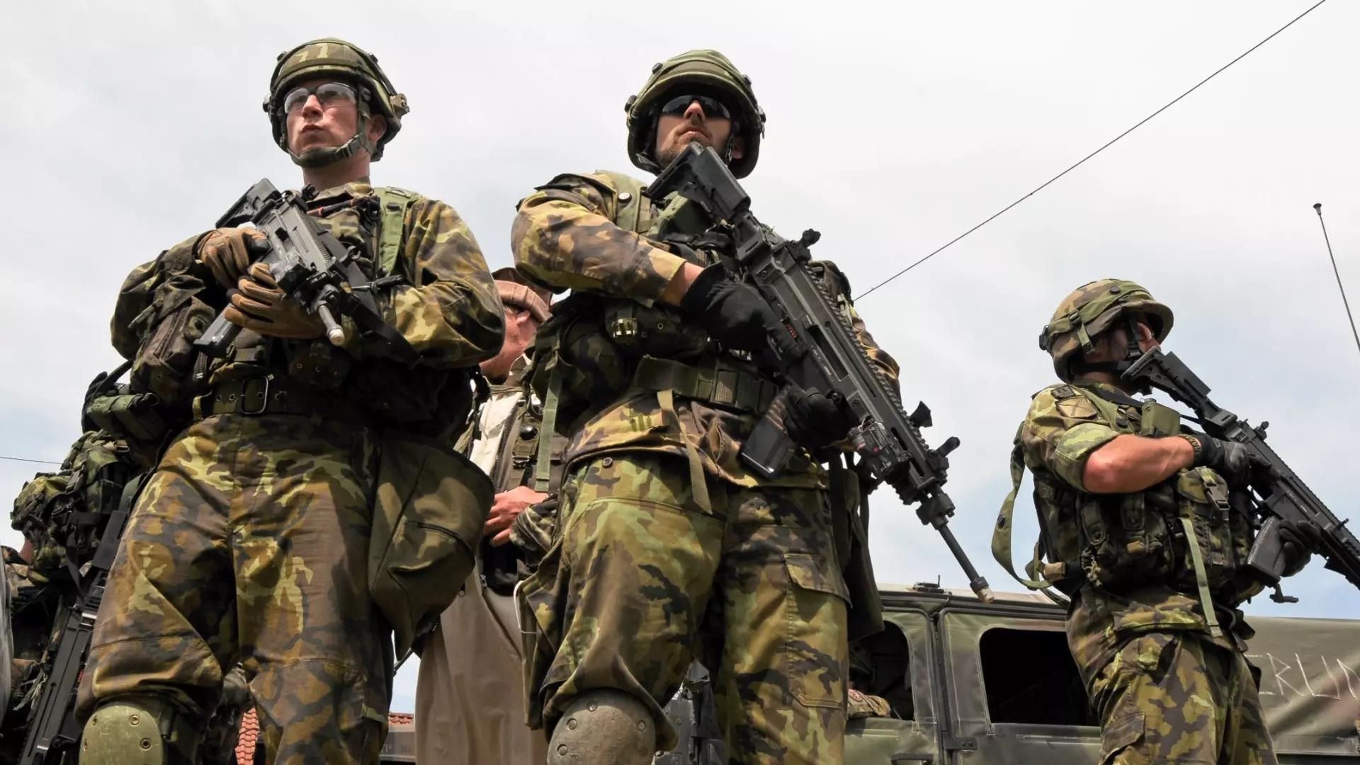 Президент Чехии заявил, что помощь НАТО на Украине не противоречит международным правилам