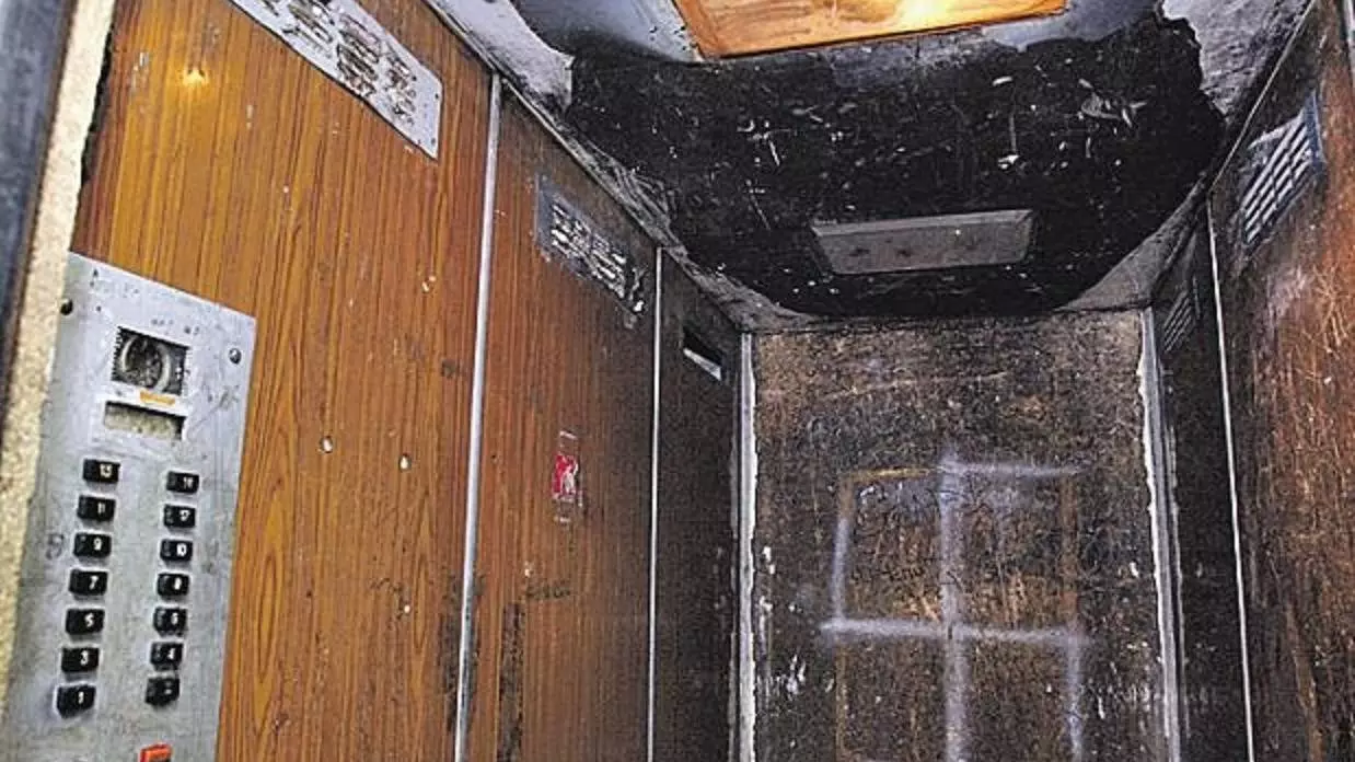 Некоторые лифты помнят еще времена Брежнева и с тех пор не были отремонтированы
