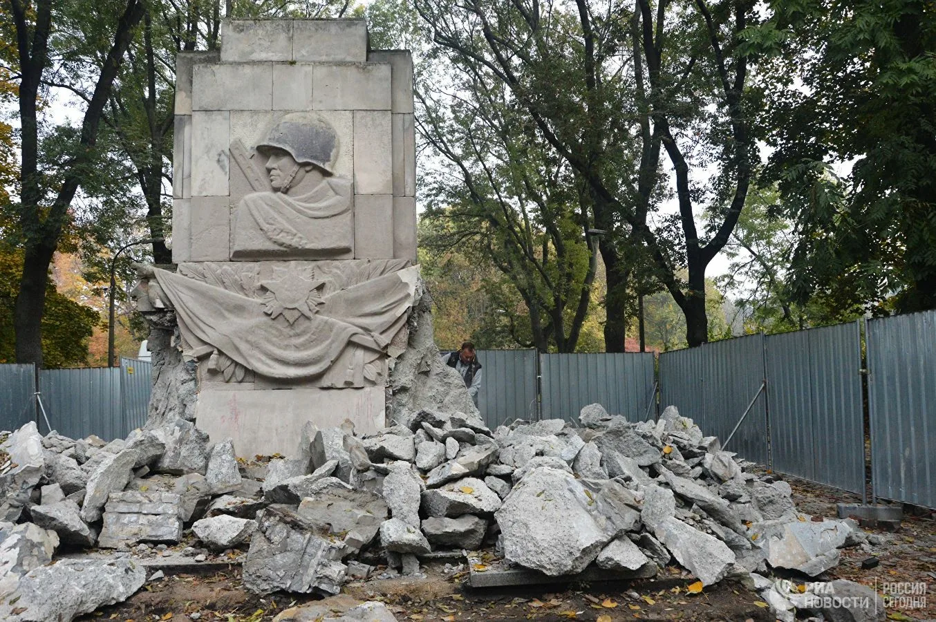 Поляки демонтировали еще четыре обелиска Красной Армии