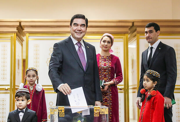 Президент Туркменистана с семьей