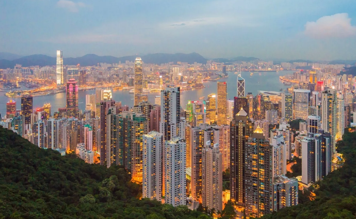 Антикризисное управление: власти Гонконга выдадут гражданам по $1300 на расходы