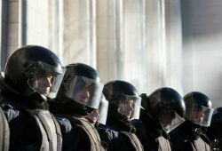 В Киеве начались столкновения оппозиции с милицией (прямая трансляция)