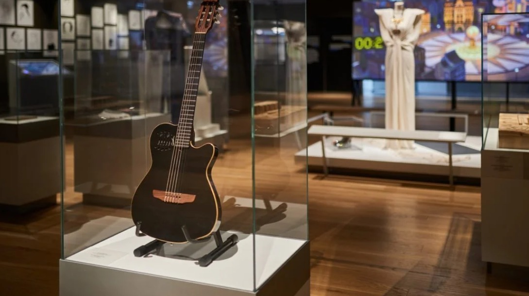 Гитара Коэна в Музее еврейского народа (Израиль)