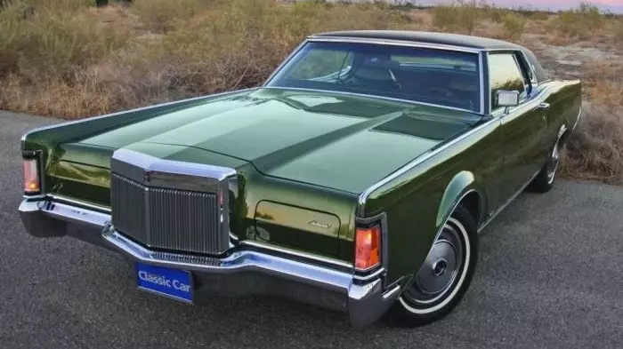 Седан Lincoln Continental, модель 1971 года выпуска. По воспоминаниям самого Брежнева, это была его любимая машина. Подарил ее также Ричард Никсон.