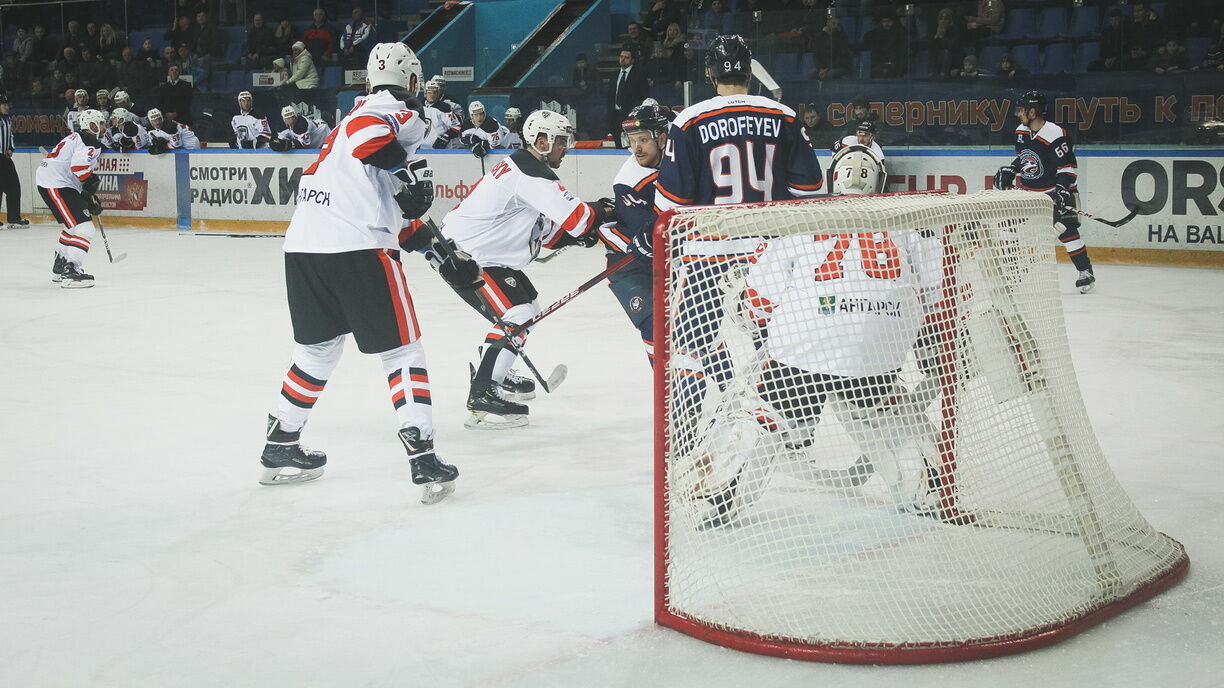 Канада потребовала объяснений от хоккеистов, продолжающих играть за российские клубы