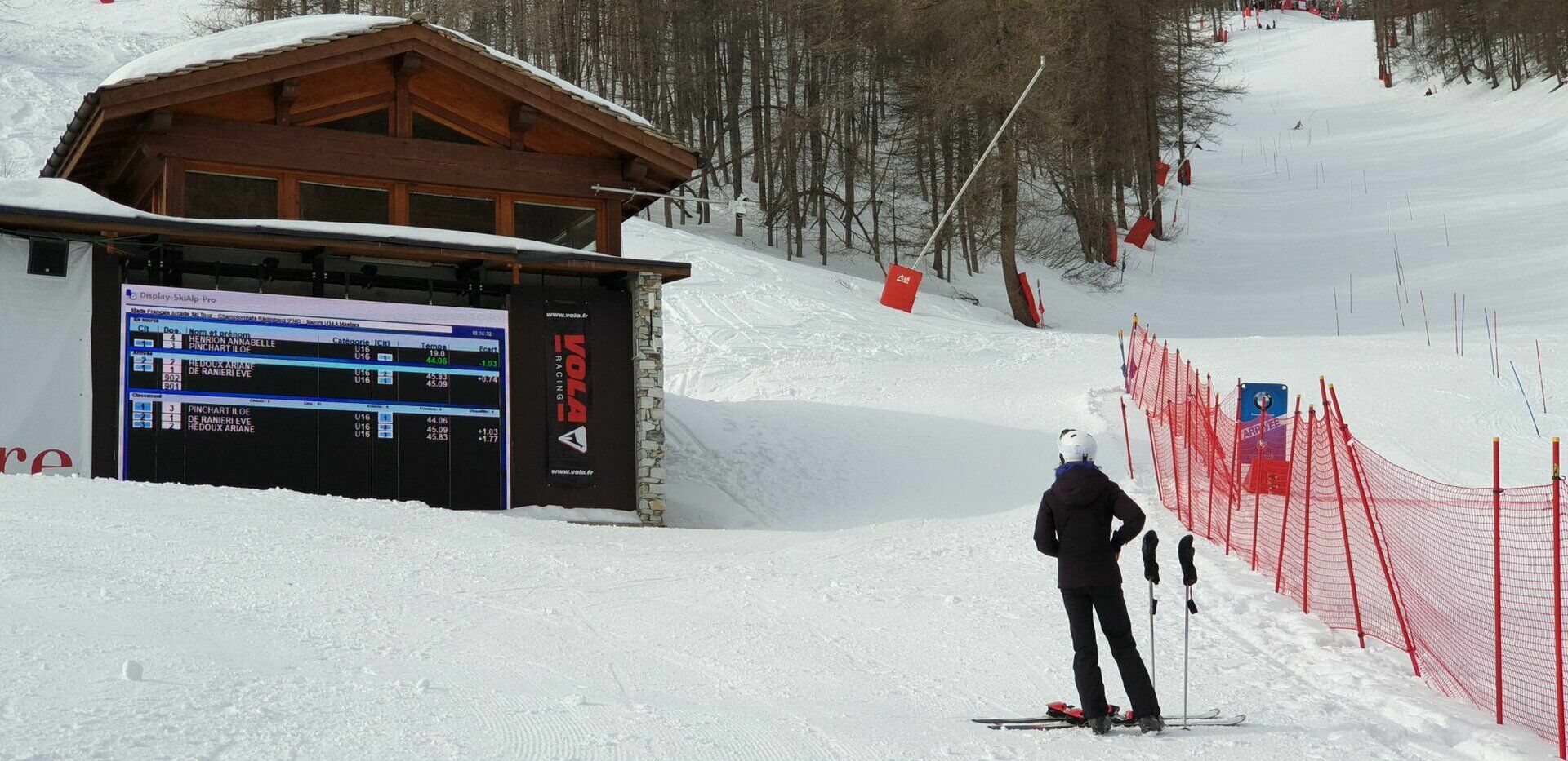 Школьные соревнования по горным лыжам во Франции оказались круче чемпионата России