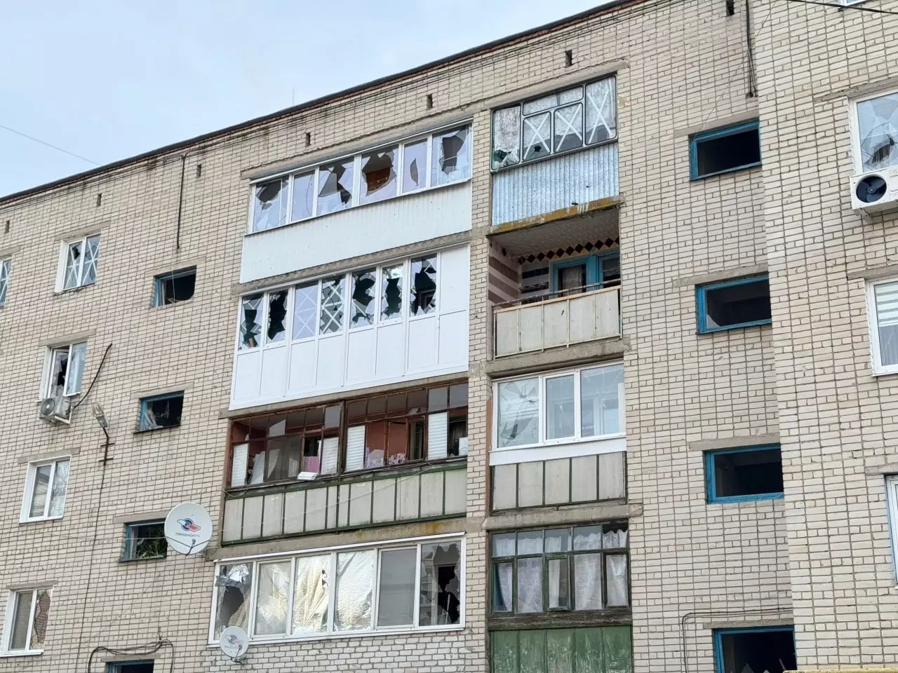В городе Белгороде в результате воздушной атаки ВСУ повреждены больше 30 квартир в 6 МКД.