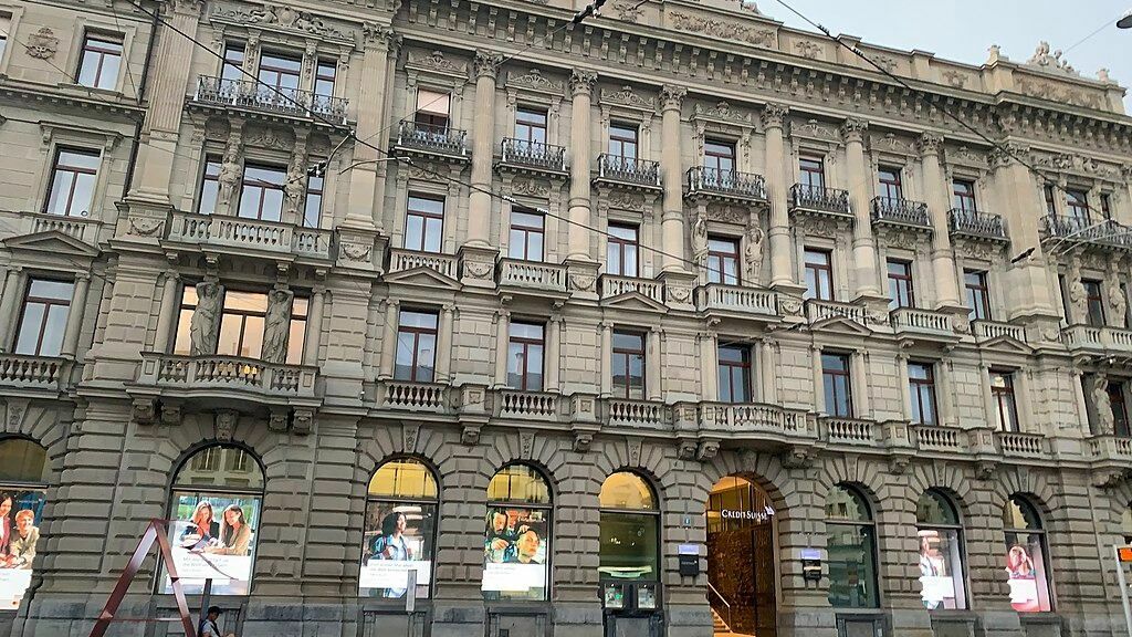 Швейцарские банки пригрозили закрыть счета российских клиентов
