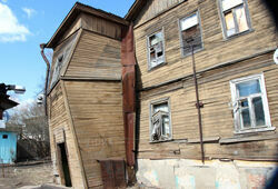 Дом-гнилушку в Сергиевом Посаде не могут расселить более 10 лет