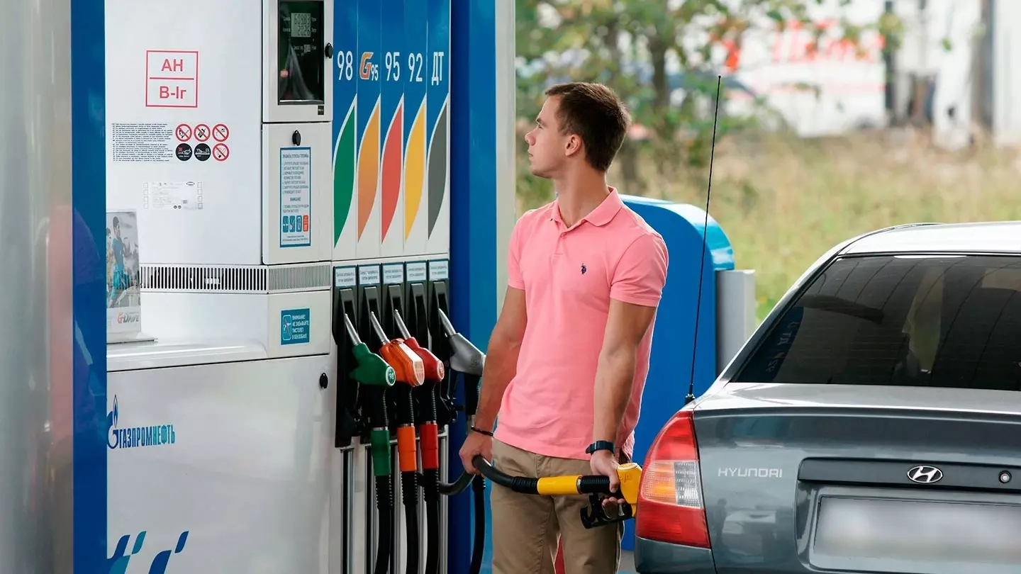 Цены на бензин будут расти вместе с инфляцией