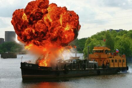 В порту Махачкалы произошёл взрыв танкера