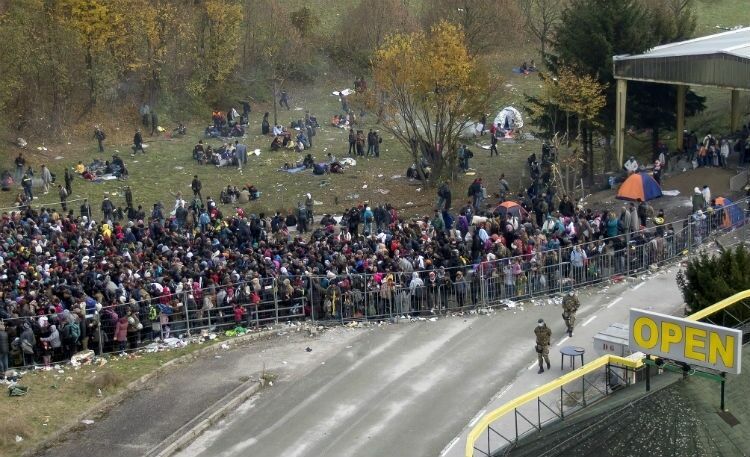 Из-за большого потока мигрантов Австрия решила выстроить заграждения вдоль границы со Словенией