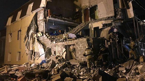В Красноярске взрыв газа в жилом доме разрушил три квартиры