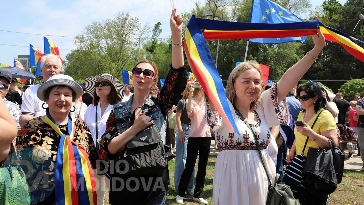 В Кишиневе 75 000 демонстрантов поддержали присоединение Молдовы к Евросоюзу
