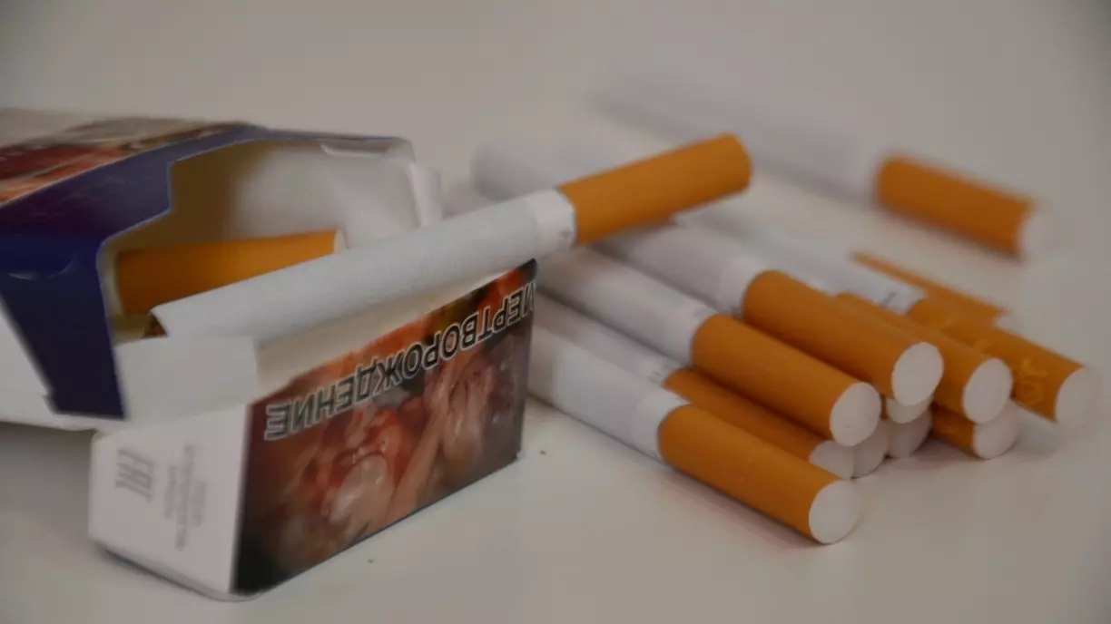 Самые дешевые — по 200 рублей: на Украине снова подняли цены на сигареты