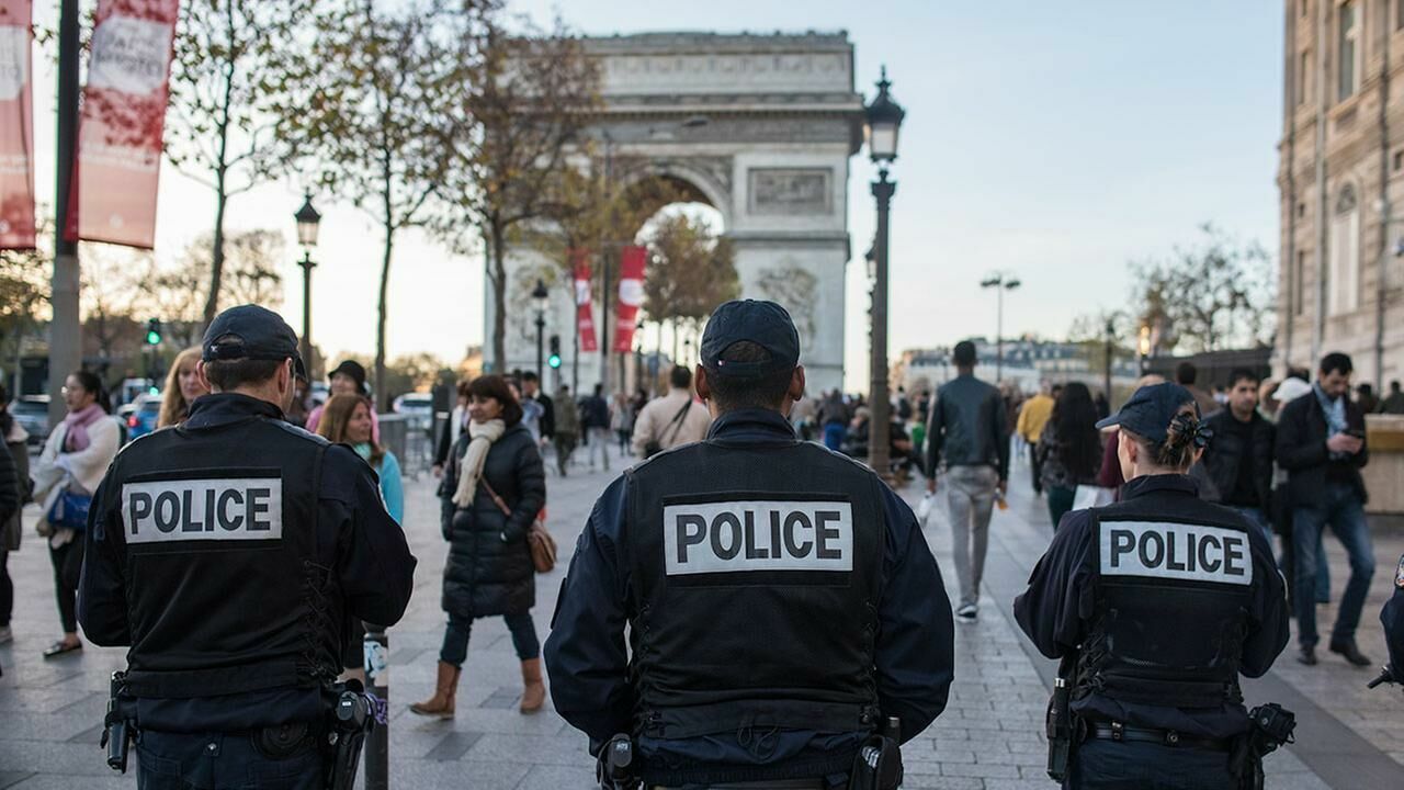 Полицейских Парижа проверяют на экстремизм