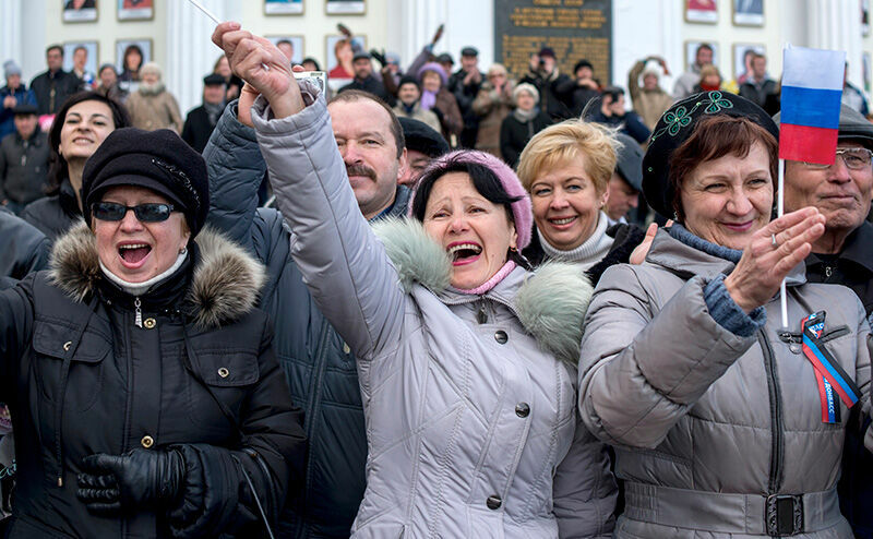 Восторги матричного раба: почему 81 процент россиян назвали себя "счастливыми"