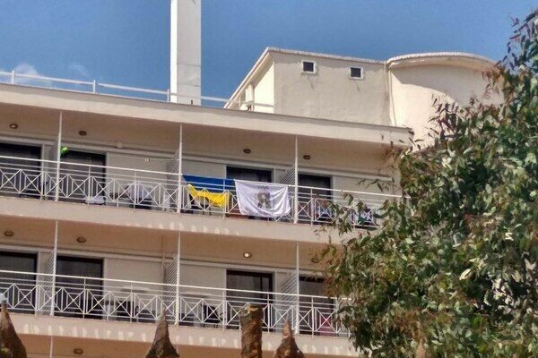Из греческого отеля выселили украинцев, третировавших российских постояльцев