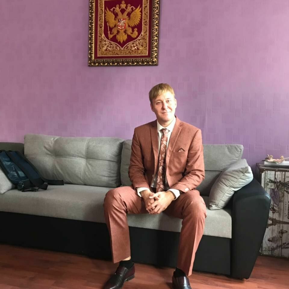 Директор 141-ой московской школы имени Героя Советского Союза Рихарда Зорге Виталий Худошин. 