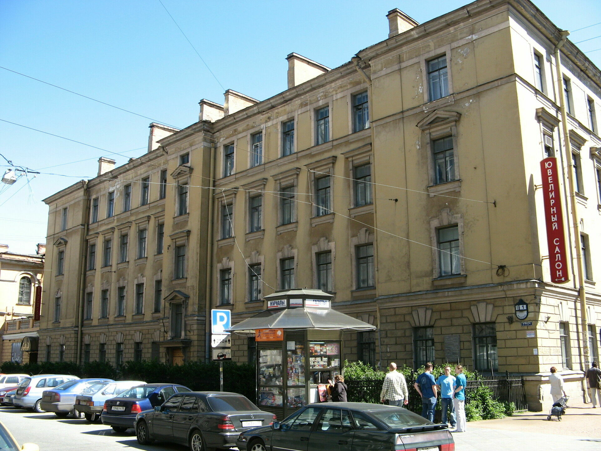 Как говорят сотрудники музея, «прогуляться в советское время рядом с этими зданиями – это заодно флюорографию пройти».