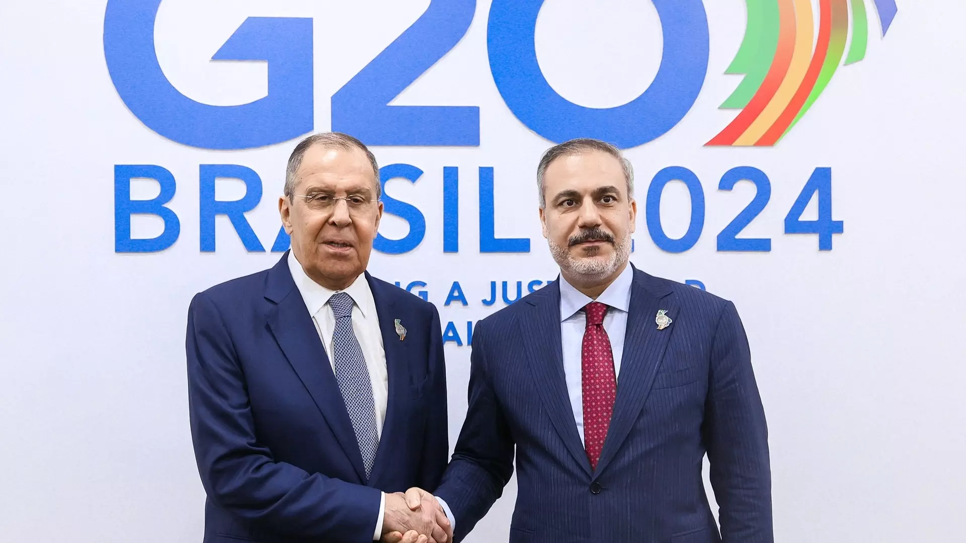 Министр иностранных дел РФ Сергей Лавров и министр иностранных дел Турции Хакан Фидан (слева направо) в Рио-де-Жанейро