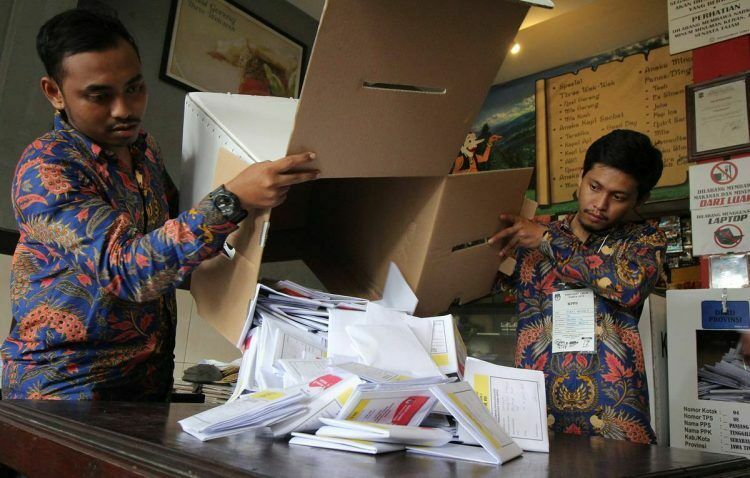 272 члена УИК умерли во время недавних выборов в Индонезии
