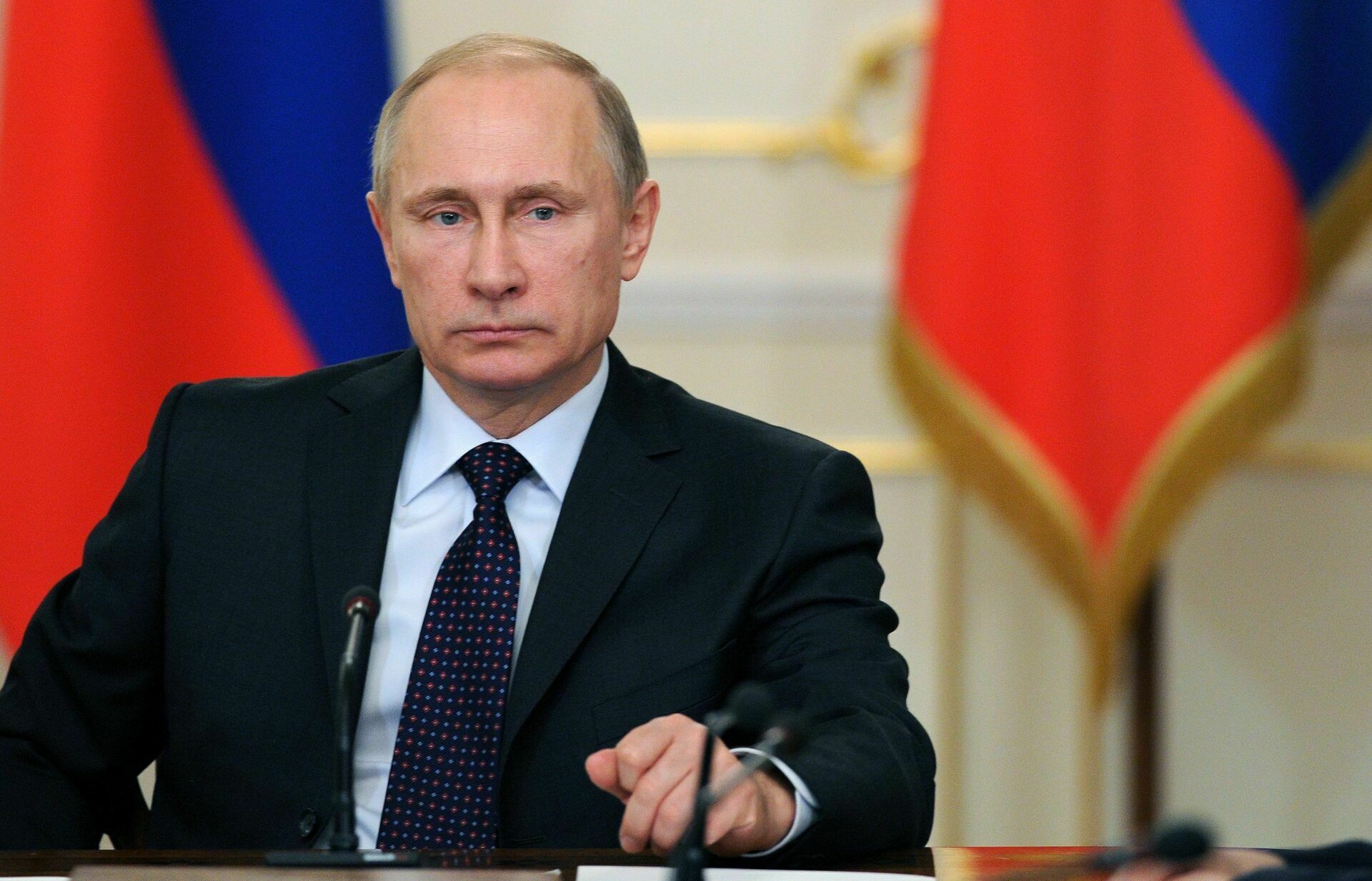 «Развели канитель»: Путин отчитал регионы за маленькие доплаты врачам