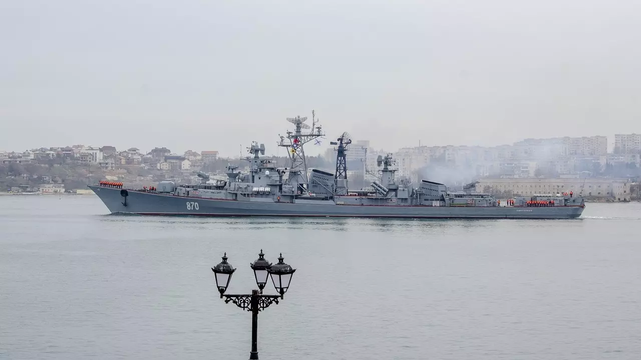Над Черным морем у Севастополя сбили ракету