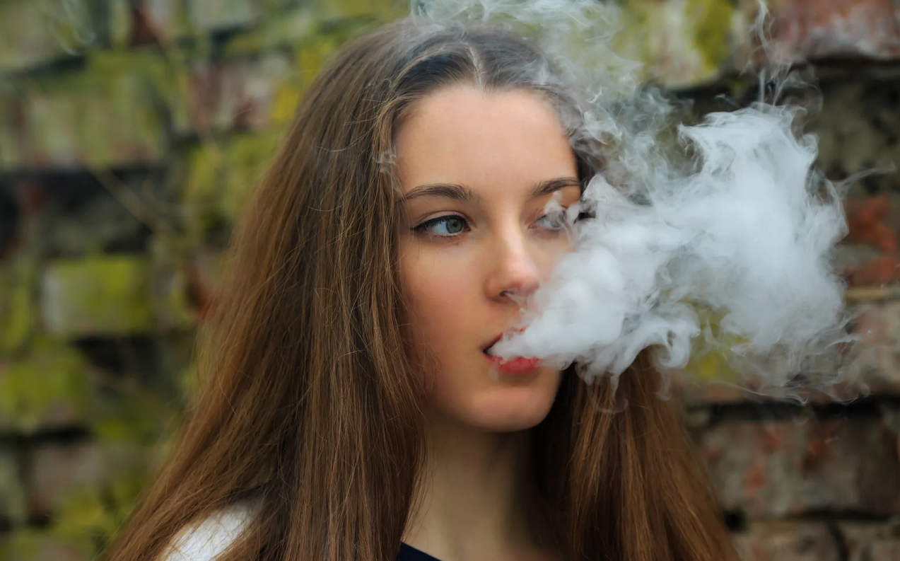 Вейпы не помогают бросить курить, показало исследование