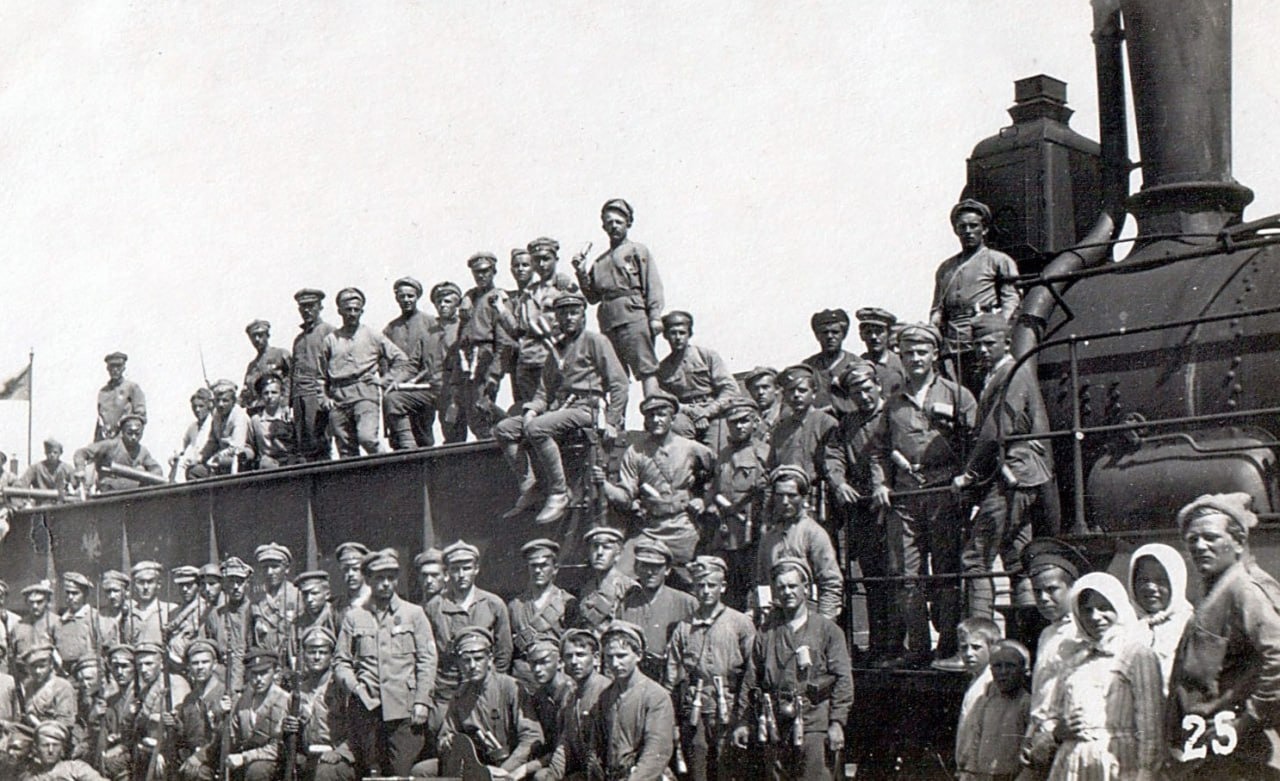 Служащие Чехословацкого корпуса отправляются во Владивосток 