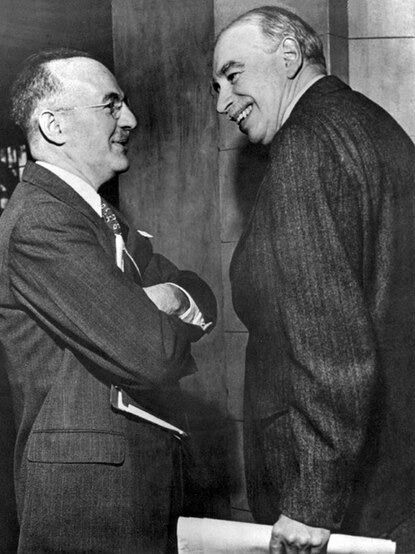 Джон Кейнc и Гарри Уайт на Бреттон-Вудской конференции 