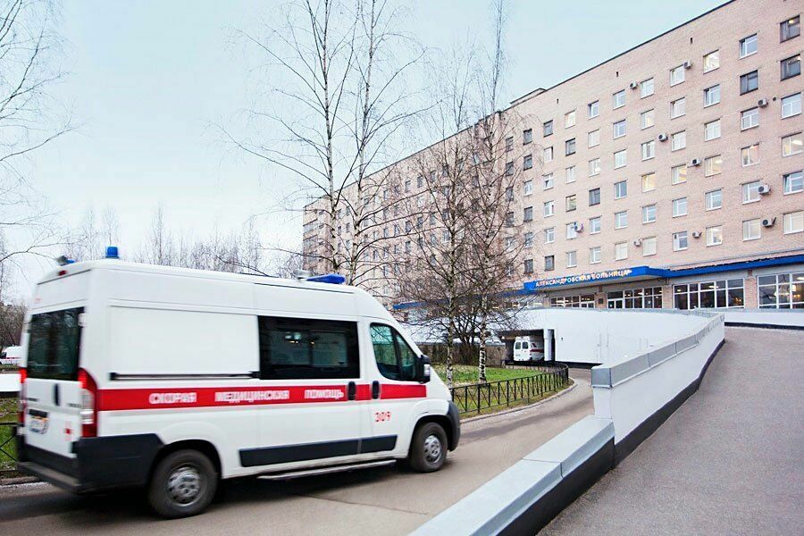 В больнице Санкт-Петербурга 200 больных "лечилось" только на бумаге
