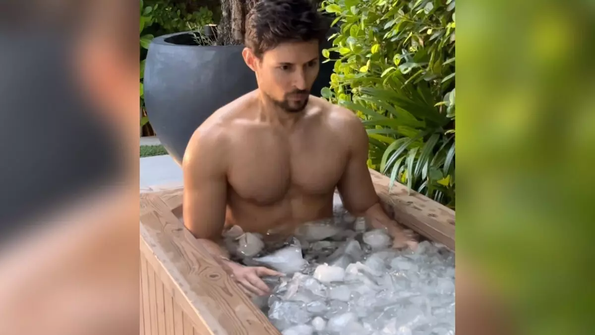 Павел Дуров утро начинает в ванной со льдом
