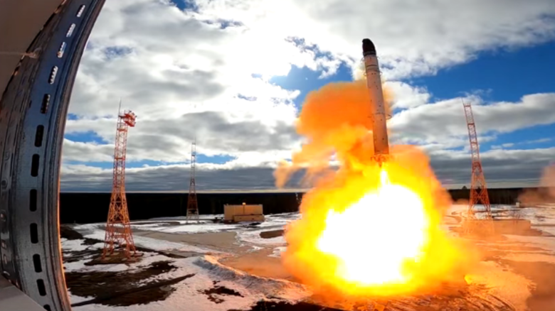 Российская армия получила на вооружение сверхдальнобойную ядерную ракету «Сармат»