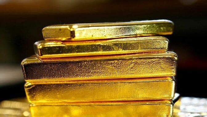 Стельки за пять миллионов: контрабандистка провозила золото, приклеив его к ступням