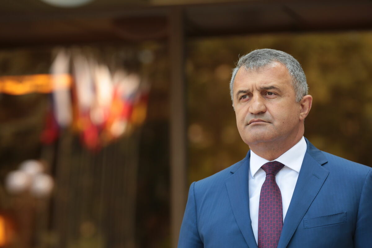 Глава Южной Осетии посетил с рабочим визитом ДНР