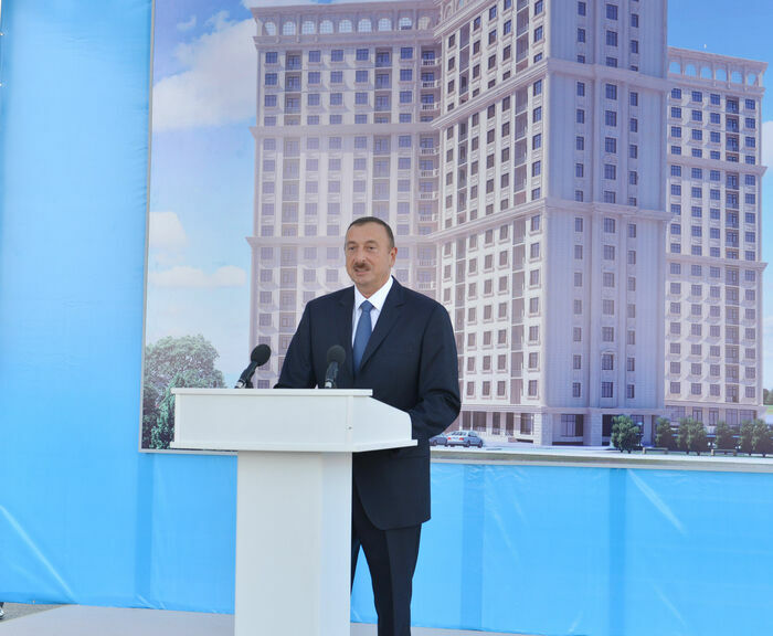 Теперь довольны. Президент Азербайджана подарил журналистам 666 квартир