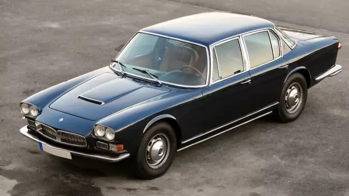 Maserati Quattroporte1968 года выпуска была подарена Брежневу представителями итальянской Коммунистической партии. На машину был поставлен V8 двигатель мощностью 290 лошадиных сил