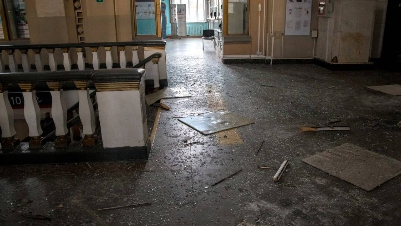 Дрон разбомбил вокзал в Курске (ВИДЕО)