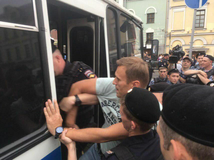 Московские мундепы призвали освободить всех задержанных на митингах